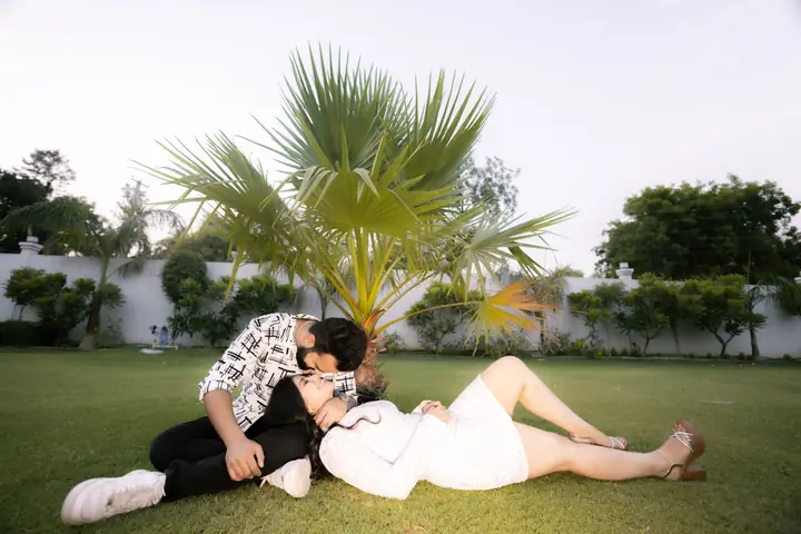 Pre-wedding shoot in Gurgaon and Delhi NCR by Chirag Photo World