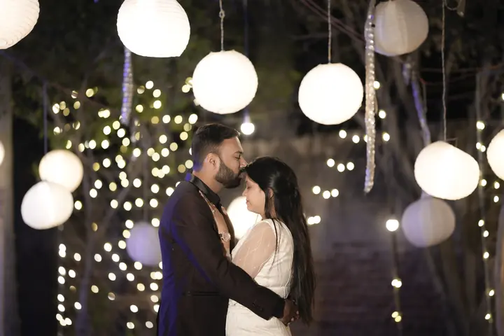 Pre-wedding shoot in Gurgaon and Delhi NCR by Chirag Photo World